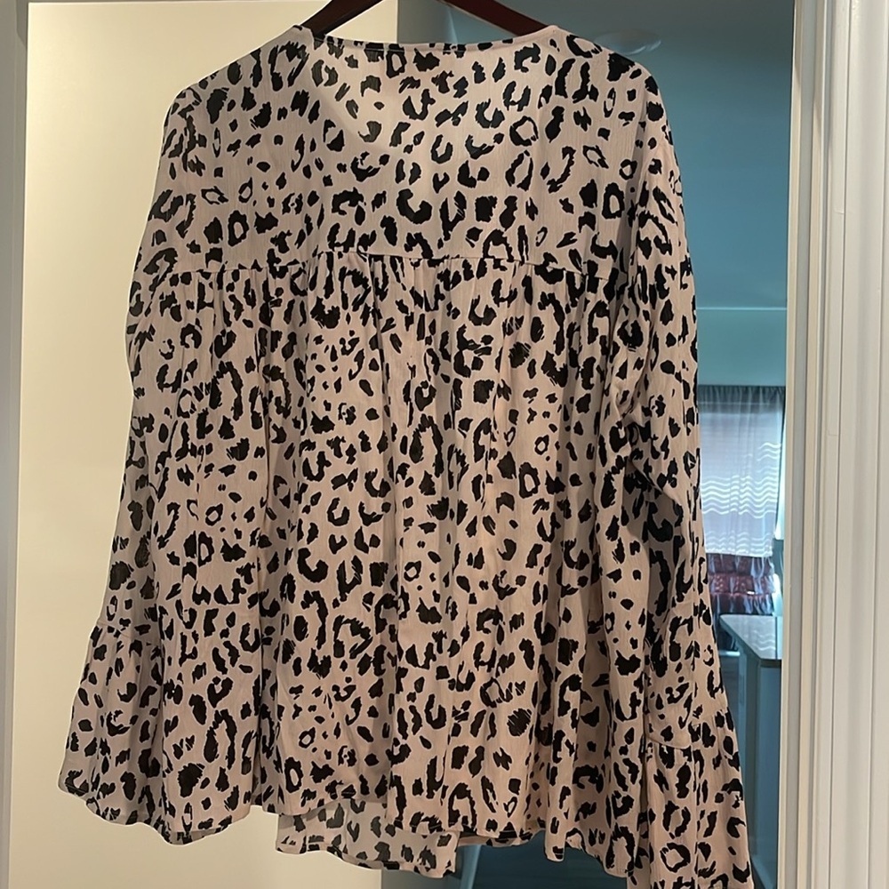 Savanna Jane embroidered floral leopard print bell sleeve boutique top 1x - Picture 7 of 7